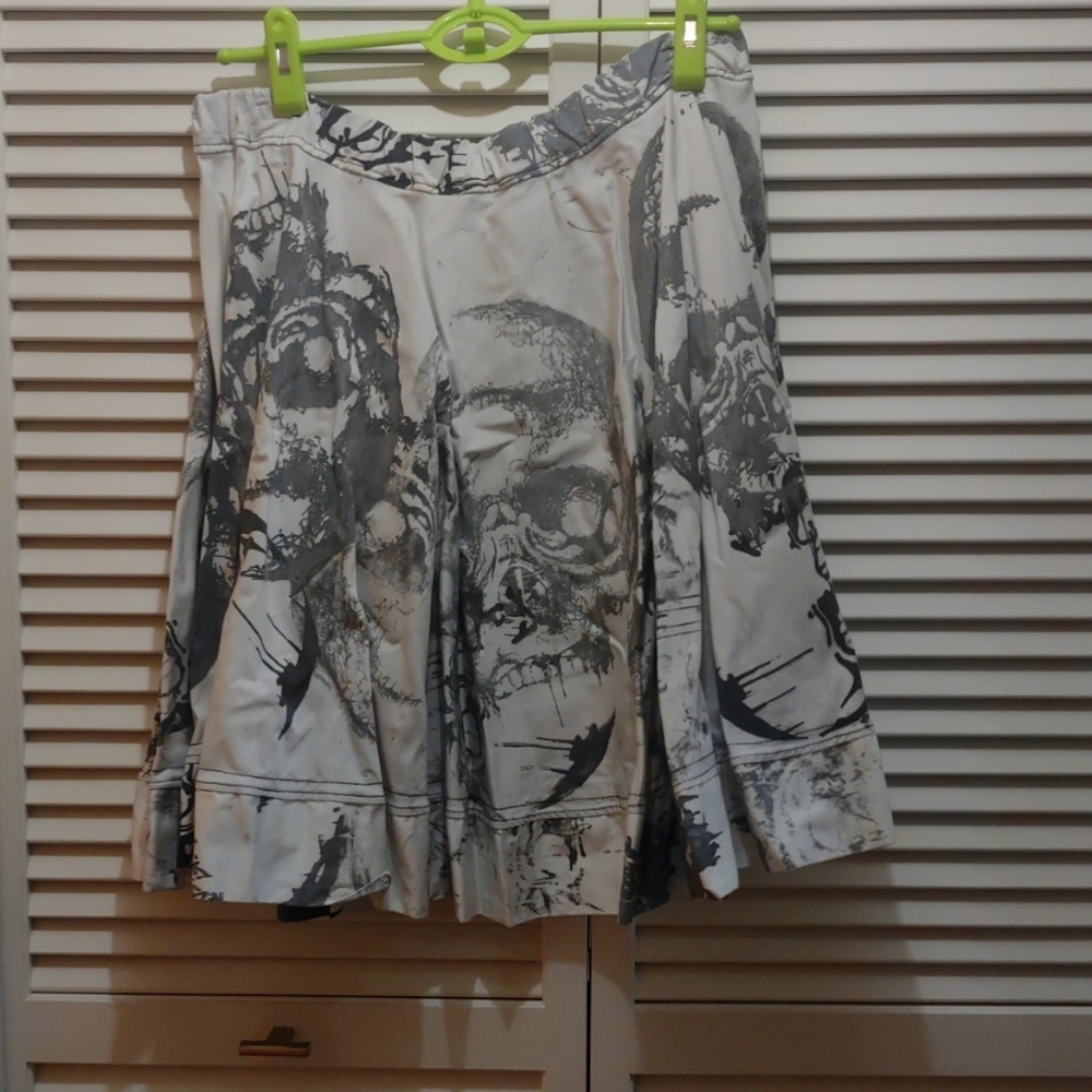 XL goth hand printed skirt. Skulls! Creepy!